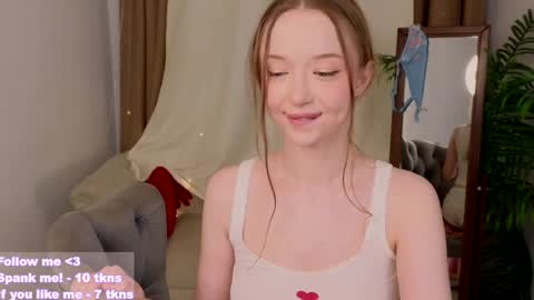 Snapshot of _violet_mills_ chatting on 03-06-25, 11:42 Violet online show from 03-06-25, 11:42