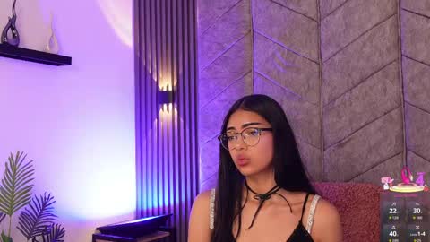 Snapshot of _viollettenoir_ chatting on 04-23-26, 08:11 online show from 04-23-26, 08:11