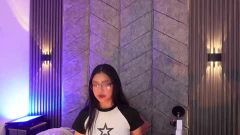 Snapshot of _viollettenoir_ chatting on 05-09-26, 07:41 online show from 05-09-26, 07:41