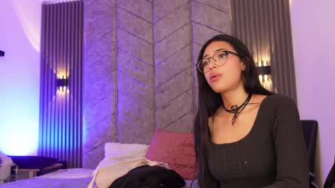 Snapshot of _viollettenoir_ chatting on 05-16-26, 07:45 online show from 05-16-26, 07:45