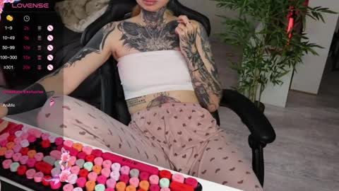 Snapshot of _viv1an_ chatting on 06-03-26, 07:00 Alis online show from 06-03-26, 07:00