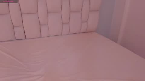 Snapshot of _vix555_ chatting on 12-18-24, 08:57 Vix online show from 12-18-24, 08:57