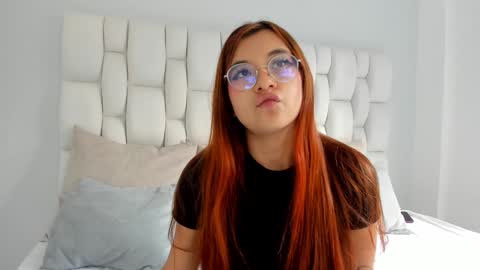 Snapshot of _vix555_ chatting on 01-02-25, 12:13 Vix online show from 01-02-25, 12:13