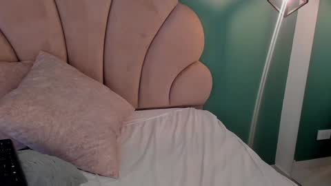 Snapshot of _vix555_ chatting on 01-15-25, 12:04 Vix online show from 01-15-25, 12:04