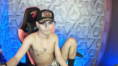 Snapshot of _white_fox_ chatting on 11-14-25, 05:33 white fox online show from 11-14-25, 05:33