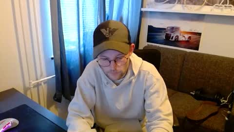 _whoisthatguy_ online show from 06-07-26, 12:42