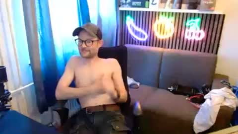 _whoisthatguy_ online show from 06-20-26, 02:09