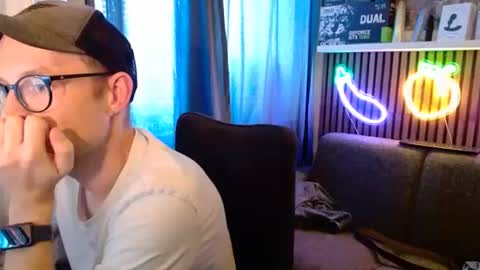 _whoisthatguy_ online show from 07-12-26, 05:37