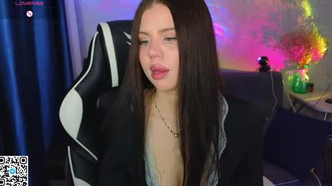 Fiona and Wayne online show from 04-12-26, 05:51