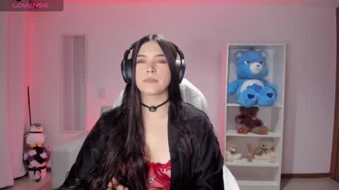 Snapshot of _wtdreamgirl chatting on 06-08-26, 04:35 Luisa online show from 06-08-26, 04:35