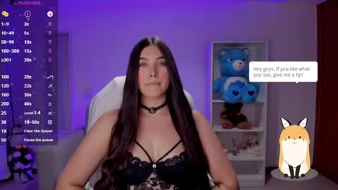 Snapshot of _wtdreamgirl chatting on 06-27-26, 02:05 Luisa online show from 06-27-26, 02:05