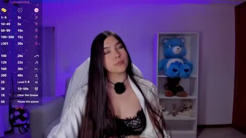 Snapshot of _wtdreamgirl chatting on 06-29-26, 03:46 Luisa online show from 06-29-26, 03:46