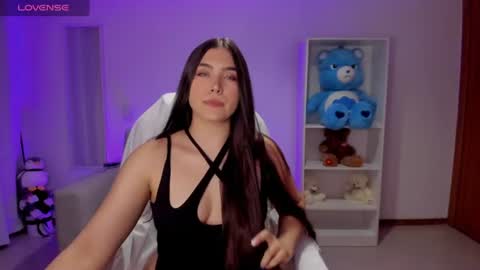 Snapshot of _wtdreamgirl chatting on 07-13-26, 07:44 Luisa online show from 07-13-26, 07:44