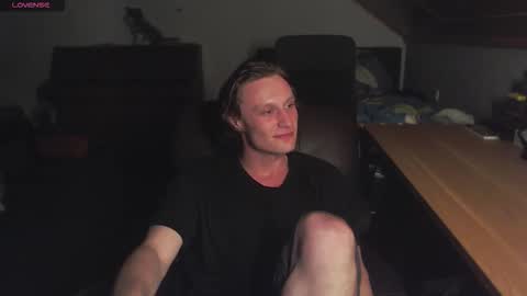 Snapshot of _yourcuteboy_ chatting on 09-28-25, 10:37 _yourcuteboy_ online show from 09-28-25, 10:37