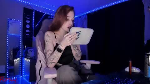 Snapshot of _yourwetdreams_ chatting on 06-20-26, 11:51 Roxy online show from 06-20-26, 11:51