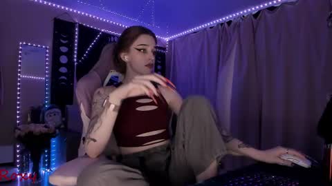 Snapshot of _yourwetdreams_ chatting on 07-11-26, 01:36 Roxy online show from 07-11-26, 01:36