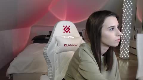 Nicole  Thomas  Dave online show from 02-21-25, 04:26