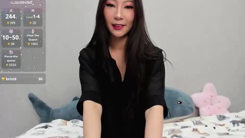 Mia online show from 11-09-25, 12:53