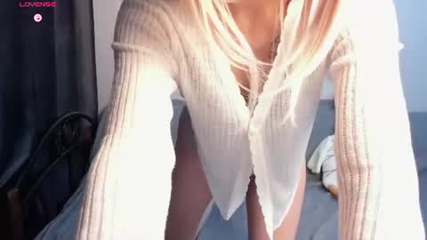 Mia online show from 07-19-26, 08:23