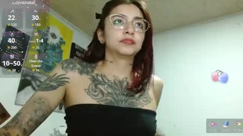 Snapshot of _zoebakers chatting on 06-19-26, 01:43 Zoe online show from 06-19-26, 01:43