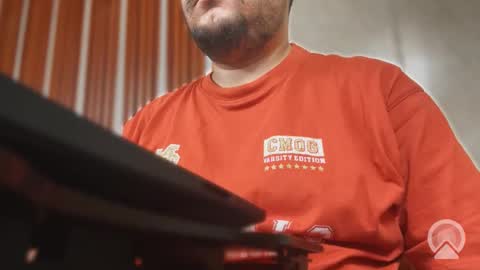 Sleepy owl online show from 10-17-25, 11:13