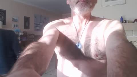 Snapshot of aalex1717 chatting on 01-01-25, 01:27 Aalex1717 online show from 01-01-25, 01:27