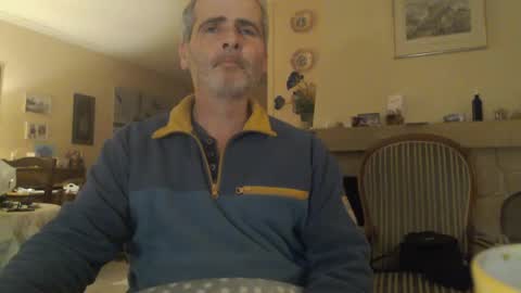 Snapshot of aalex1717 chatting on 01-09-25, 11:45 Aalex1717 online show from 01-09-25, 11:45