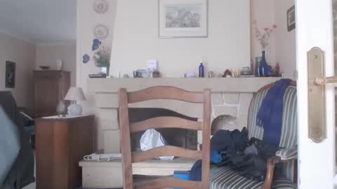 Snapshot of aalex1717 chatting on 01-28-25, 03:46 Aalex1717 online show from 01-28-25, 03:46