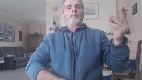 Snapshot of aalex1717 chatting on 12-21-25, 01:40 Aalex1717 online show from 12-21-25, 01:40