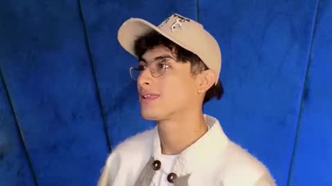 Snapshot of aaron_eze chatting on 10-26-25, 08:48 Aaron Ezequiel online show from 10-26-25, 08:48