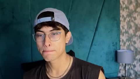 Snapshot of aaron_eze chatting on 11-02-25, 09:39 Aaron Ezequiel online show from 11-02-25, 09:39