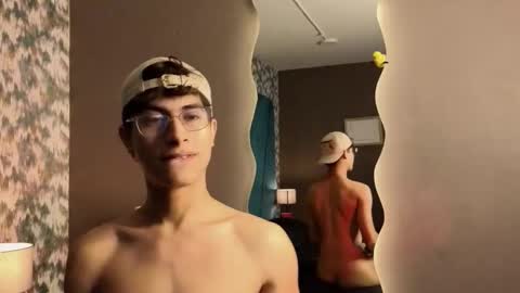 Snapshot of aaron_eze chatting on 11-06-25, 12:11 Aaron Ezequiel online show from 11-06-25, 12:11