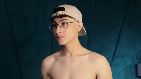 Snapshot of aaron_eze chatting on 11-08-25, 08:18 Aaron Ezequiel online show from 11-08-25, 08:18