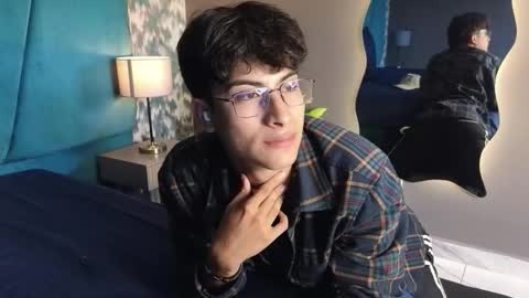 Snapshot of aaron_eze chatting on 11-23-25, 08:41 Aaron Ezequiel online show from 11-23-25, 08:41