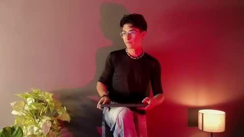 Snapshot of aaron_eze chatting on 11-26-25, 01:39 Aaron Ezequiel online show from 11-26-25, 01:39