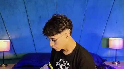 Snapshot of aaron_eze chatting on 11-26-25, 11:17 Aaron Ezequiel online show from 11-26-25, 11:17