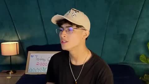 Snapshot of aaron_eze chatting on 12-03-25, 10:41 Aaron Ezequiel online show from 12-03-25, 10:41