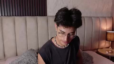 Snapshot of aaron_eze chatting on 01-07-26, 08:11 Aaron Ezequiel online show from 01-07-26, 08:11