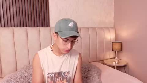 Snapshot of aaron_eze chatting on 01-08-26, 08:44 Aaron Ezequiel online show from 01-08-26, 08:44