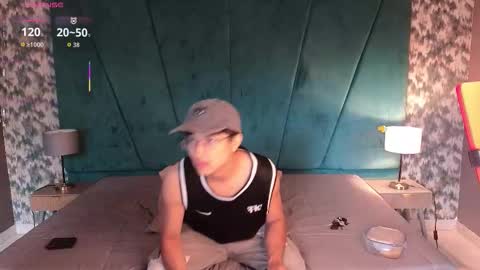 Snapshot of aaron_eze chatting on 02-08-26, 09:40 Aaron Ezequiel online show from 02-08-26, 09:40