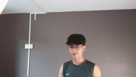 Aaron Ezequiel online show from 04-18-26, 09:48