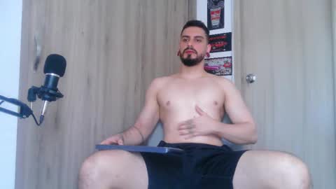 Aaron kwok online show from 10-30-25, 09:26