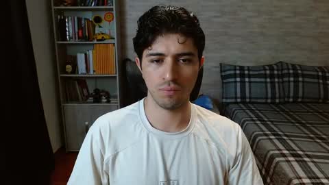 Snapshot of aaron_paul_ chatting on 02-15-26, 08:16 Aaron online show from 02-15-26, 08:16