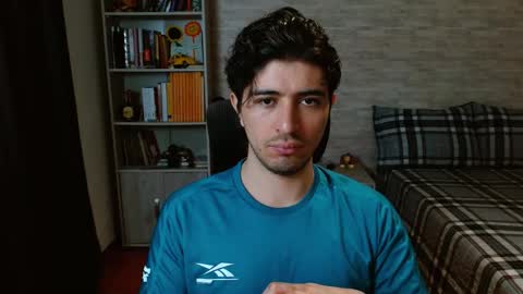 Snapshot of aaron_paul_ chatting on 03-09-26, 07:07 Aaron online show from 03-09-26, 07:07