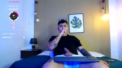 Snapshot of aaron_williams09 chatting on 03-05-25, 10:00 Your aron online show from 03-05-25, 10:00