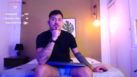 Snapshot of aaron_williams09 chatting on 03-07-25, 09:51 Your aron online show from 03-07-25, 09:51