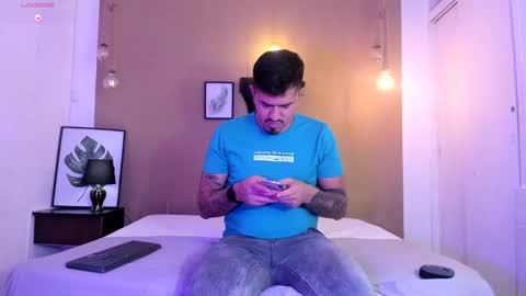 Snapshot of aaron_williams09 chatting on 03-09-25, 03:54 Your aron online show from 03-09-25, 03:54