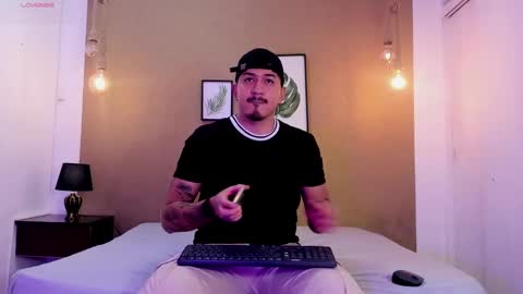 Snapshot of aaron_williams09 chatting on 03-11-25, 03:37 Your aron online show from 03-11-25, 03:37