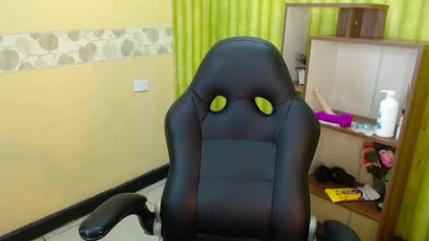 Snapshot of aaronbakers chatting on 12-06-24, 09:43 im NiallDun online show from 12-06-24, 09:43