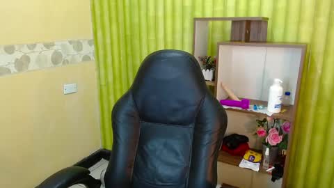 Snapshot of aaronbakers chatting on 12-19-24, 08:02 im NiallDun online show from 12-19-24, 08:02